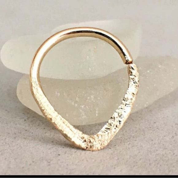 Septum piercing 9k 16 gauge. 9mm - Picture 1 of 3